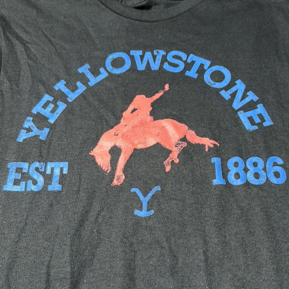 Yellowstone woman t shirt - Picture 2 of 4